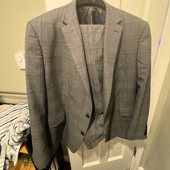 Ralph Lauren wool suit. Beautiful suit, but I’ve lost too much with to wear it! - Picture 1 of 1